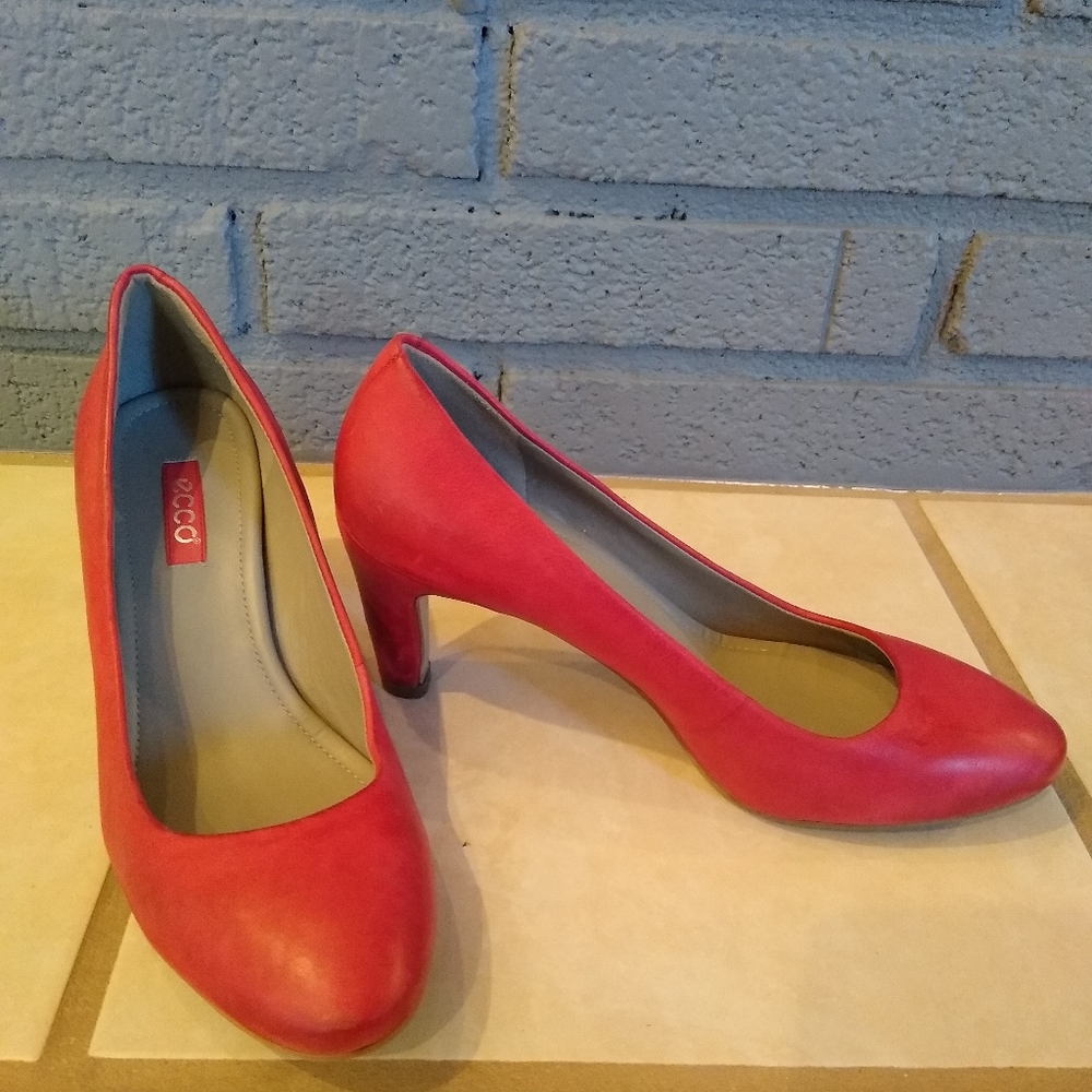 Red Ecco Leather Pumps